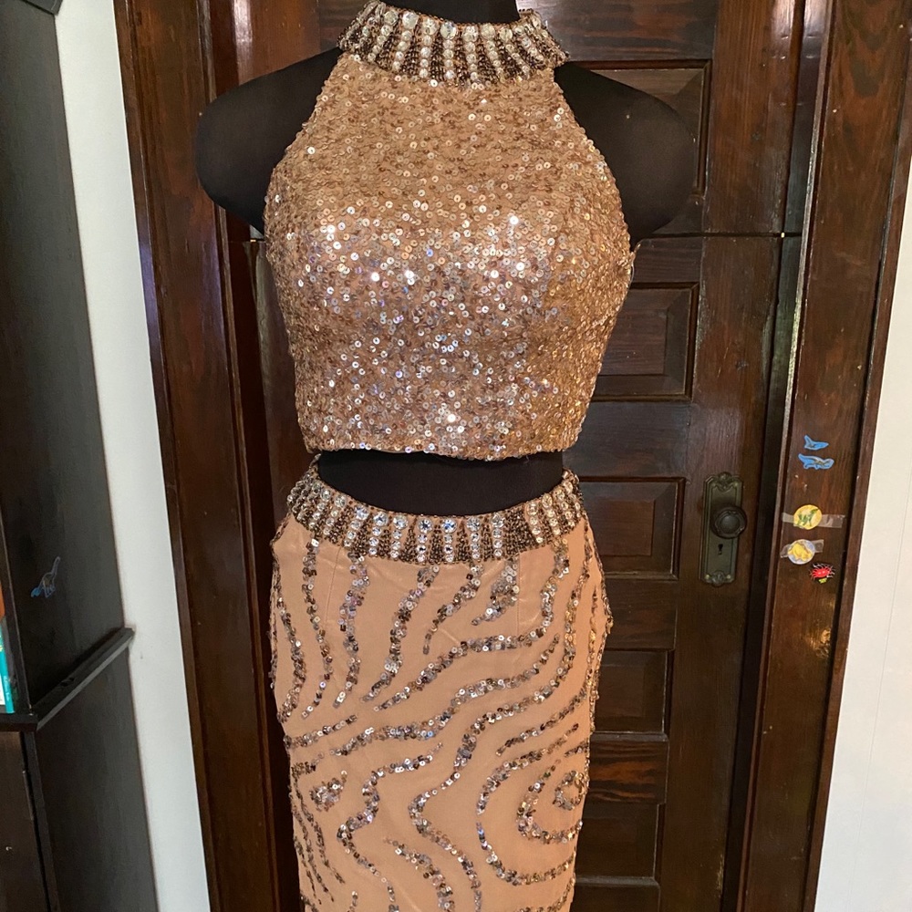 Shail K 3617. 2 Piece Size 0. NWT